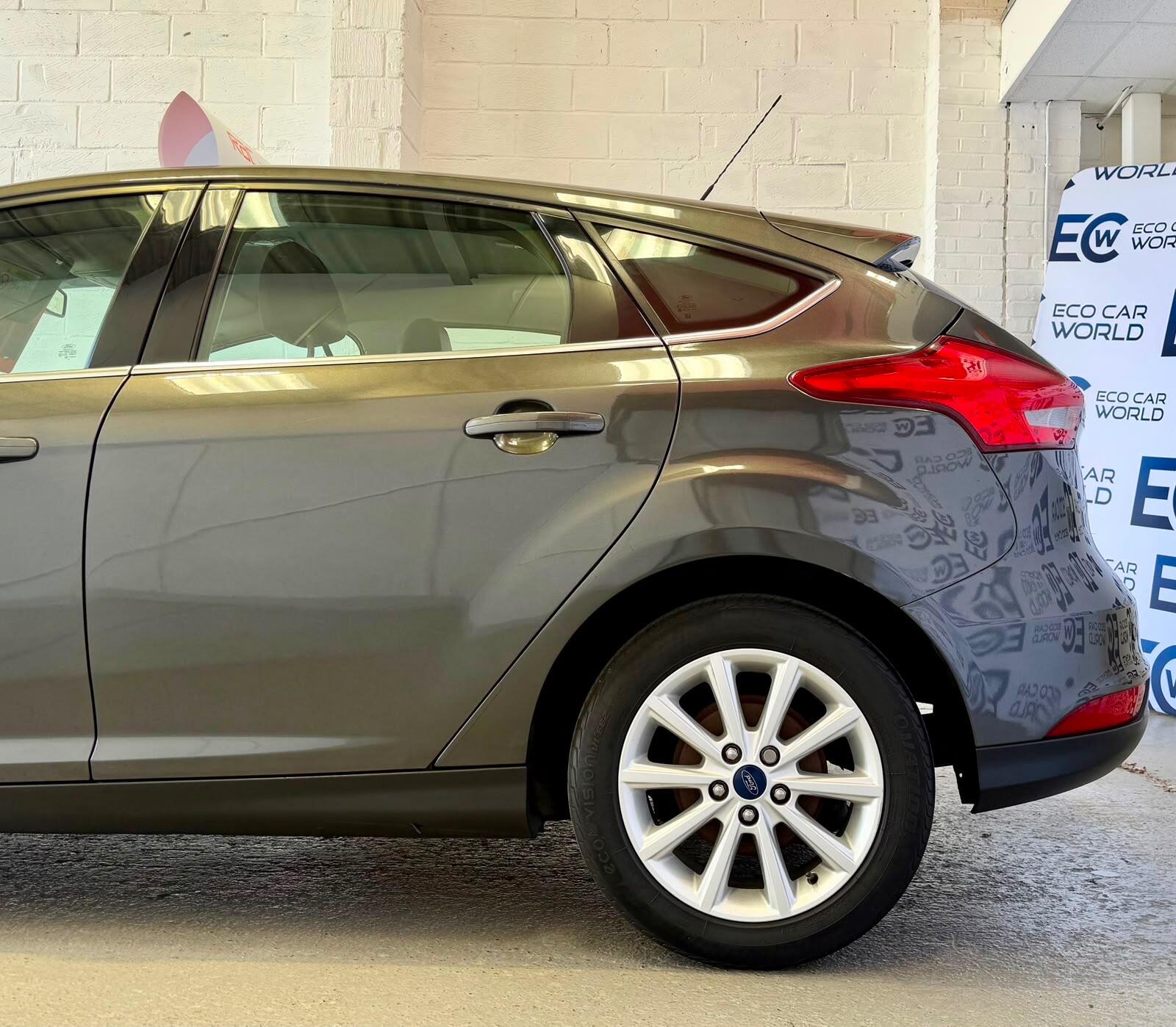 Ford Focus - photo 14
