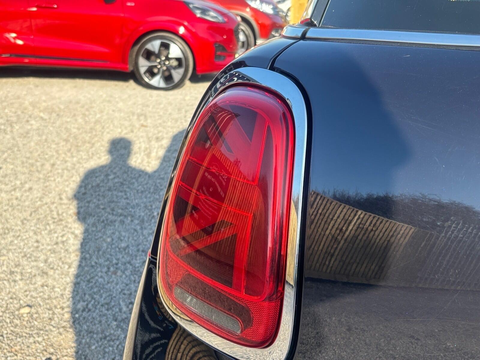 2023 MINI Hatch 1.5 Cooper Exclusive Steptronic Euro 6 (s/s) 3dr