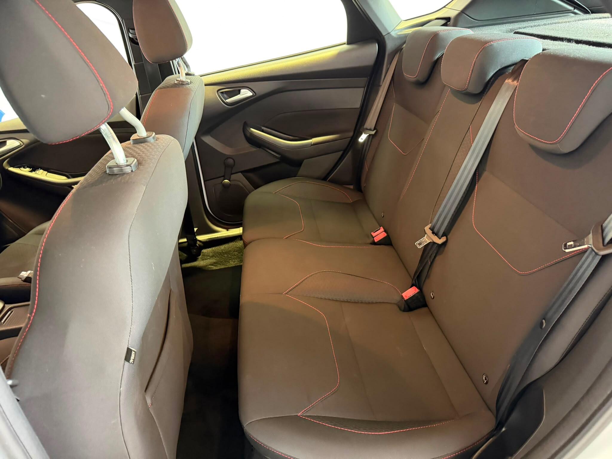 Ford Focus - photo 26