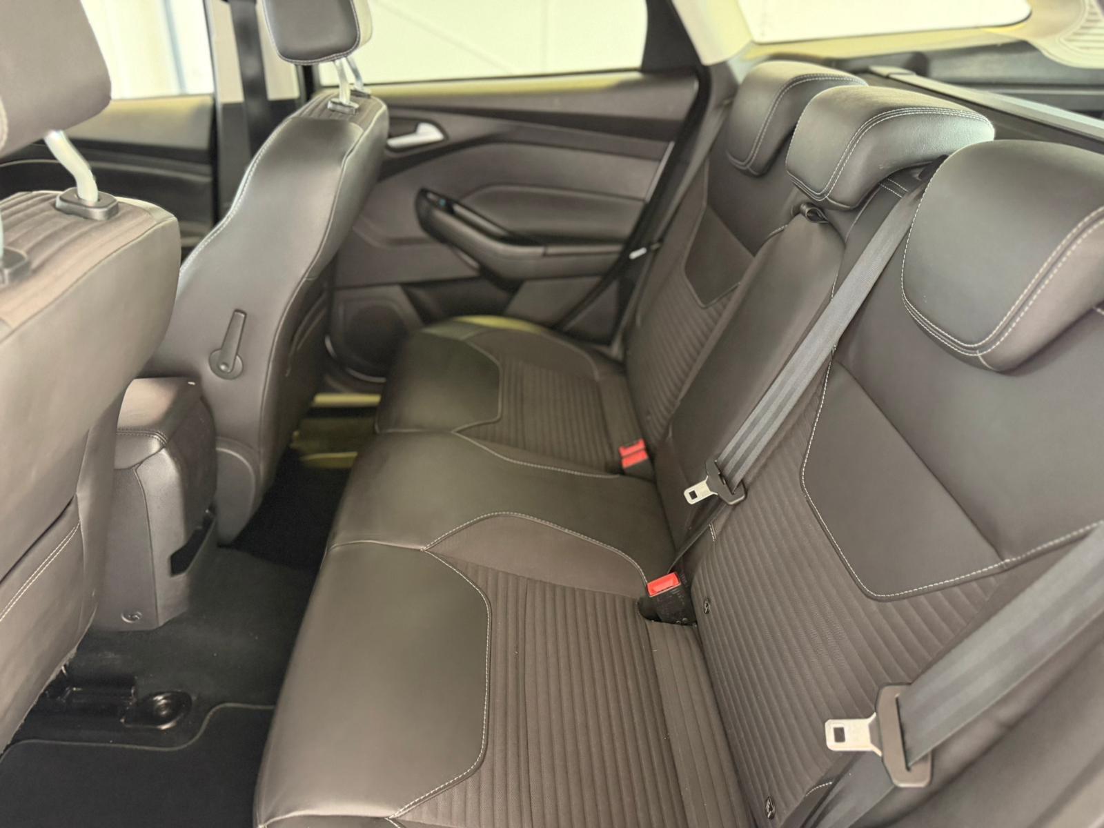 Ford Focus - photo 18