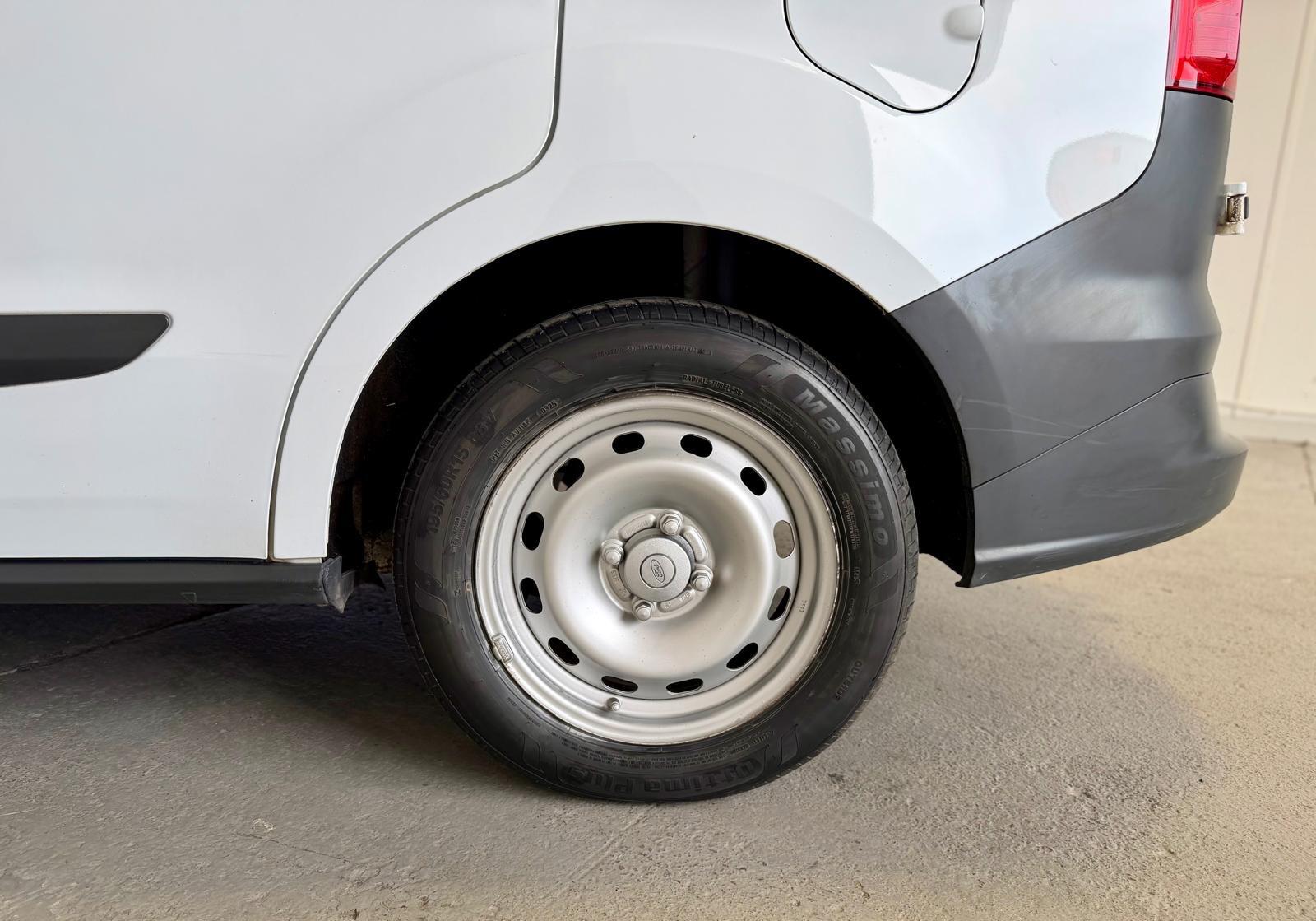 Ford Transit Courier - photo 12