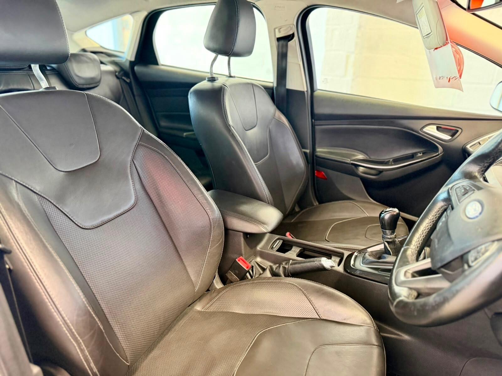 Ford Focus - photo 20