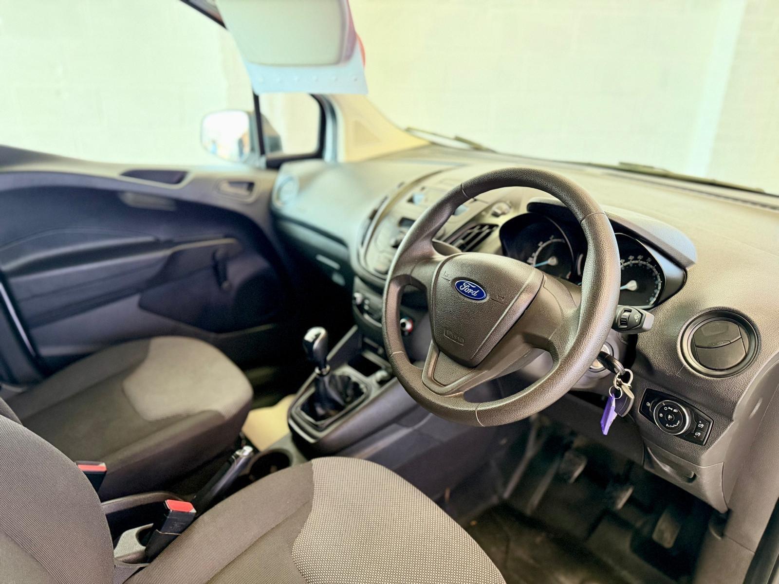 Ford Transit Courier - photo 15