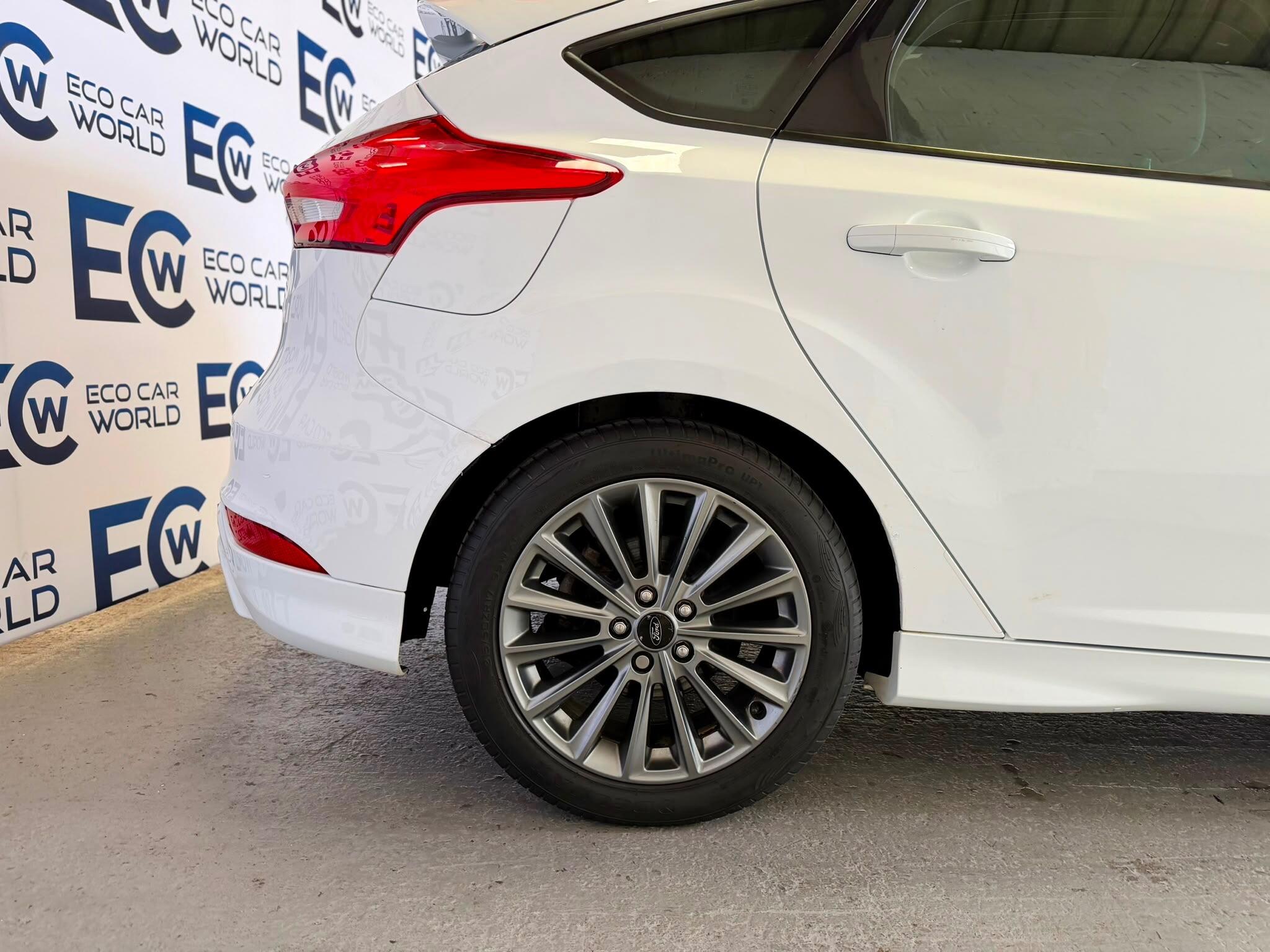 Ford Focus - photo 12