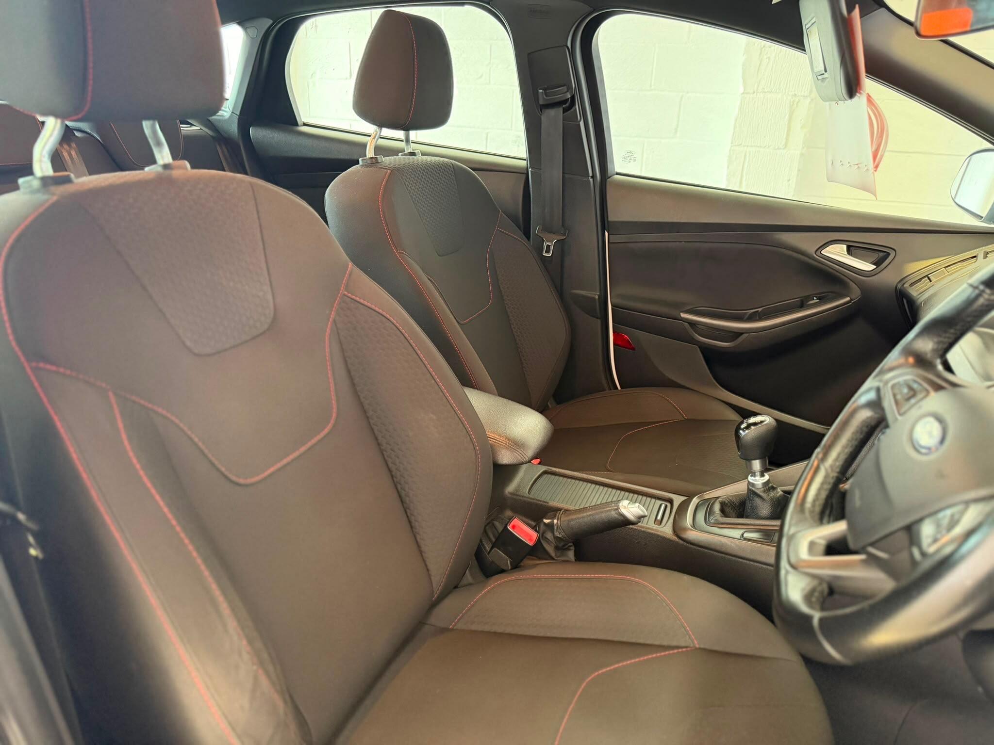 Ford Focus - photo 22