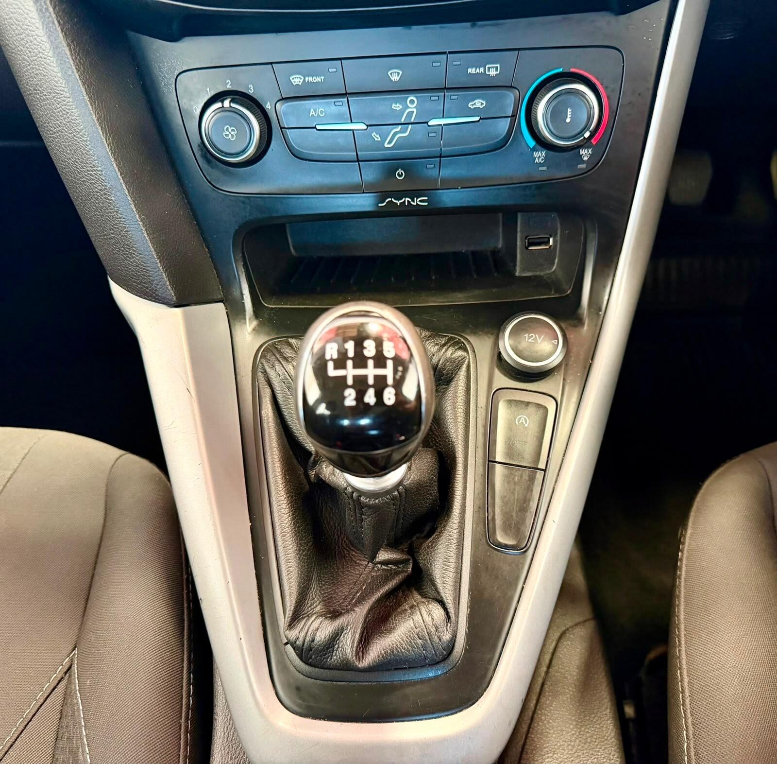 Ford Focus - photo 20