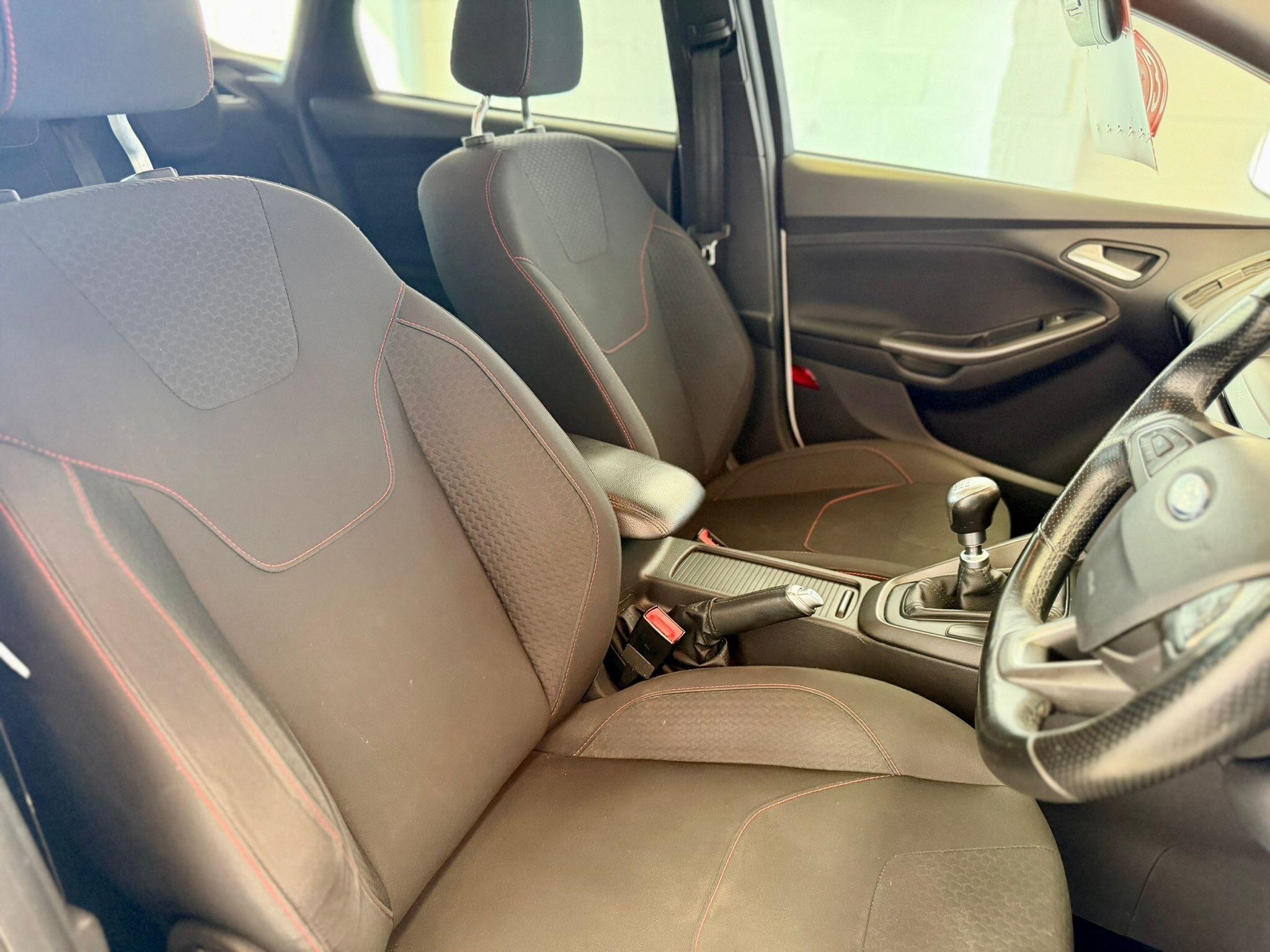 Ford Focus - photo 23