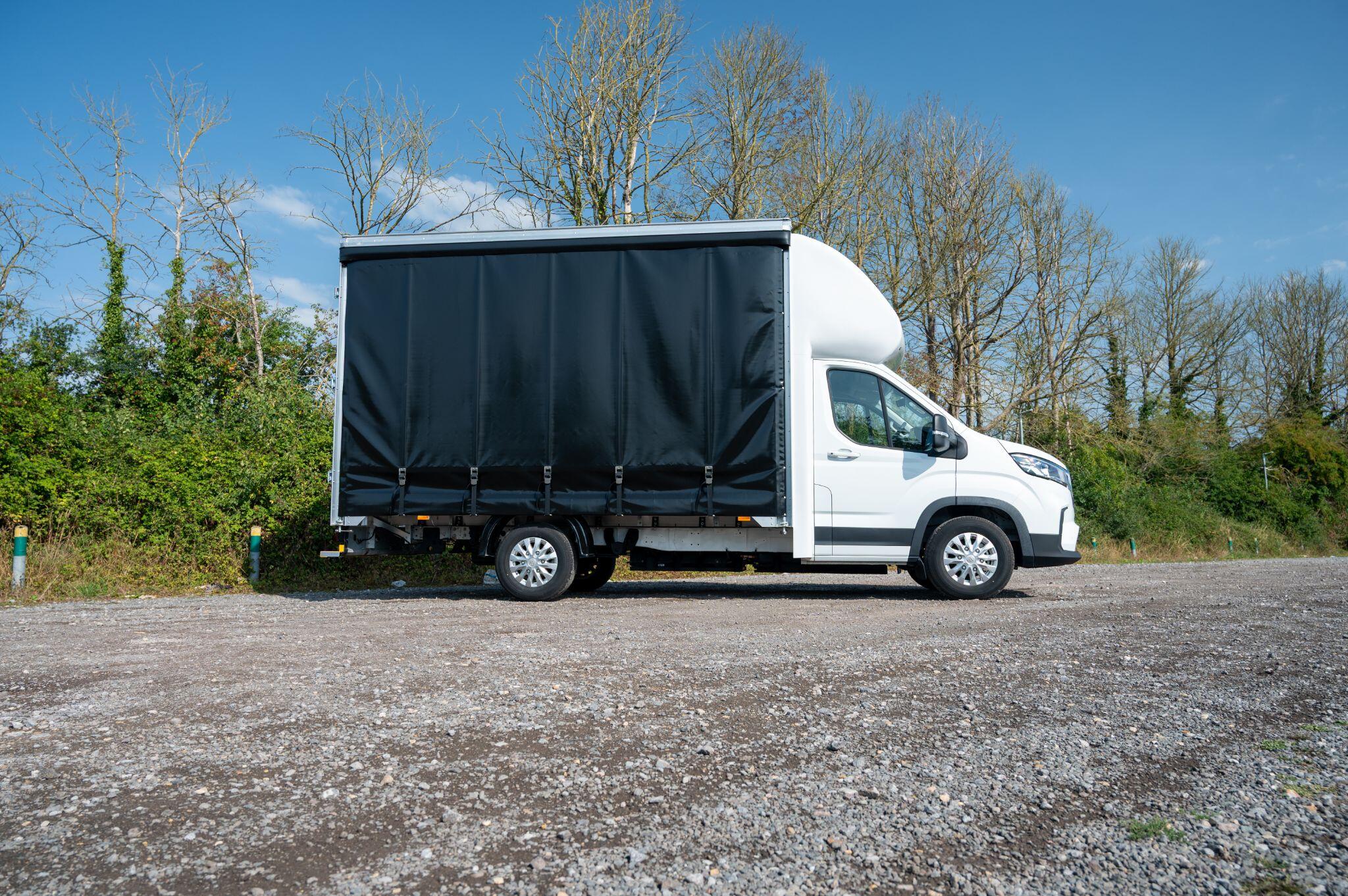 MAXUS Deliver 9 2.0l 150ps L3 Diesel RWD 4.15m Curtain