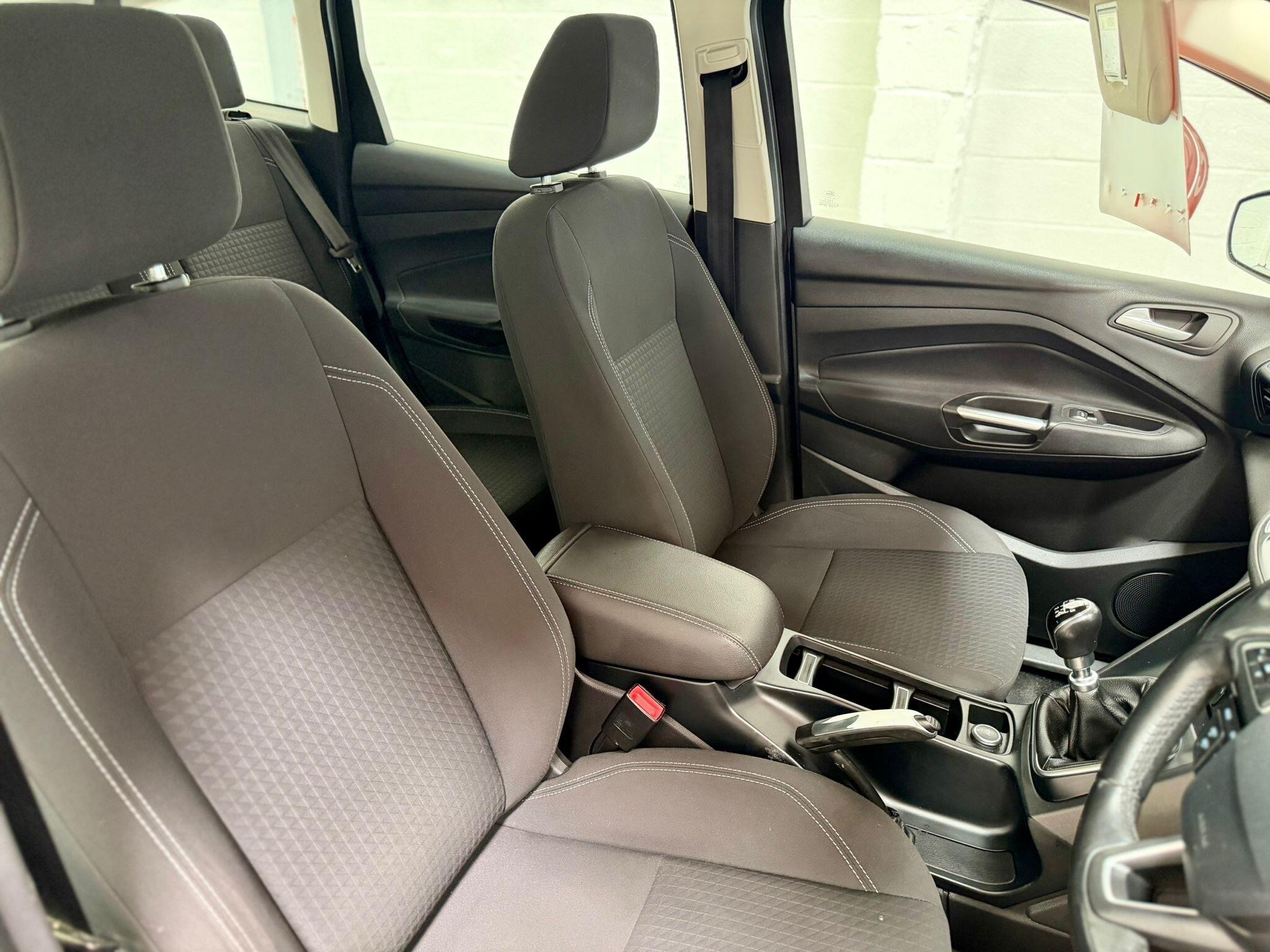 Ford C-Max - photo 17