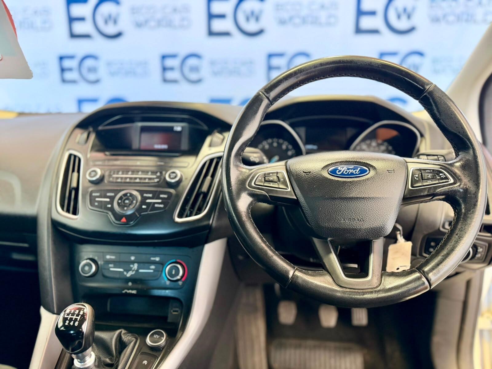 Ford Focus - photo 23