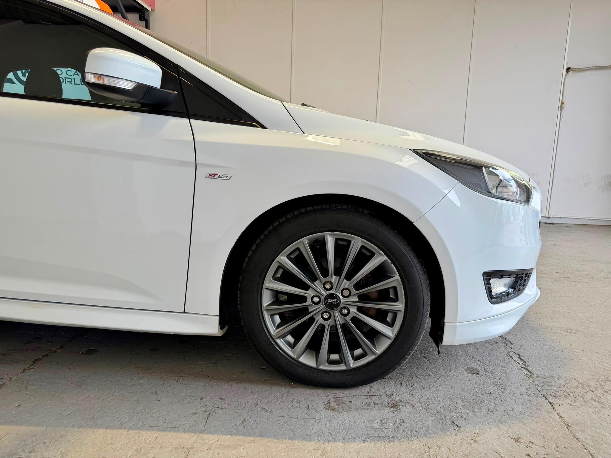 Ford Focus - photo 17