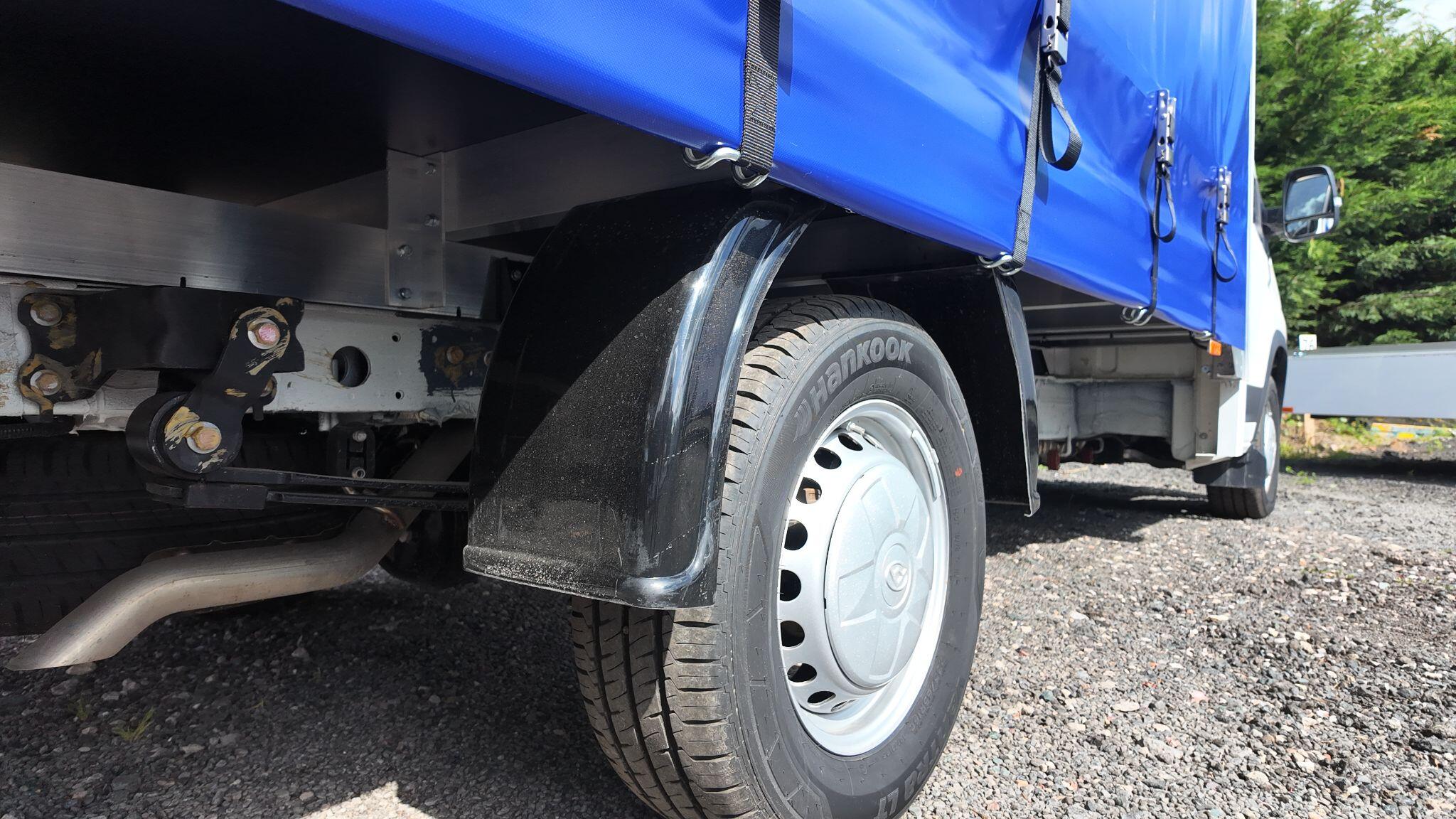 MAXUS Deliver 9 2.0l 150ps L3 Diesel RWD 4.15m Curtain