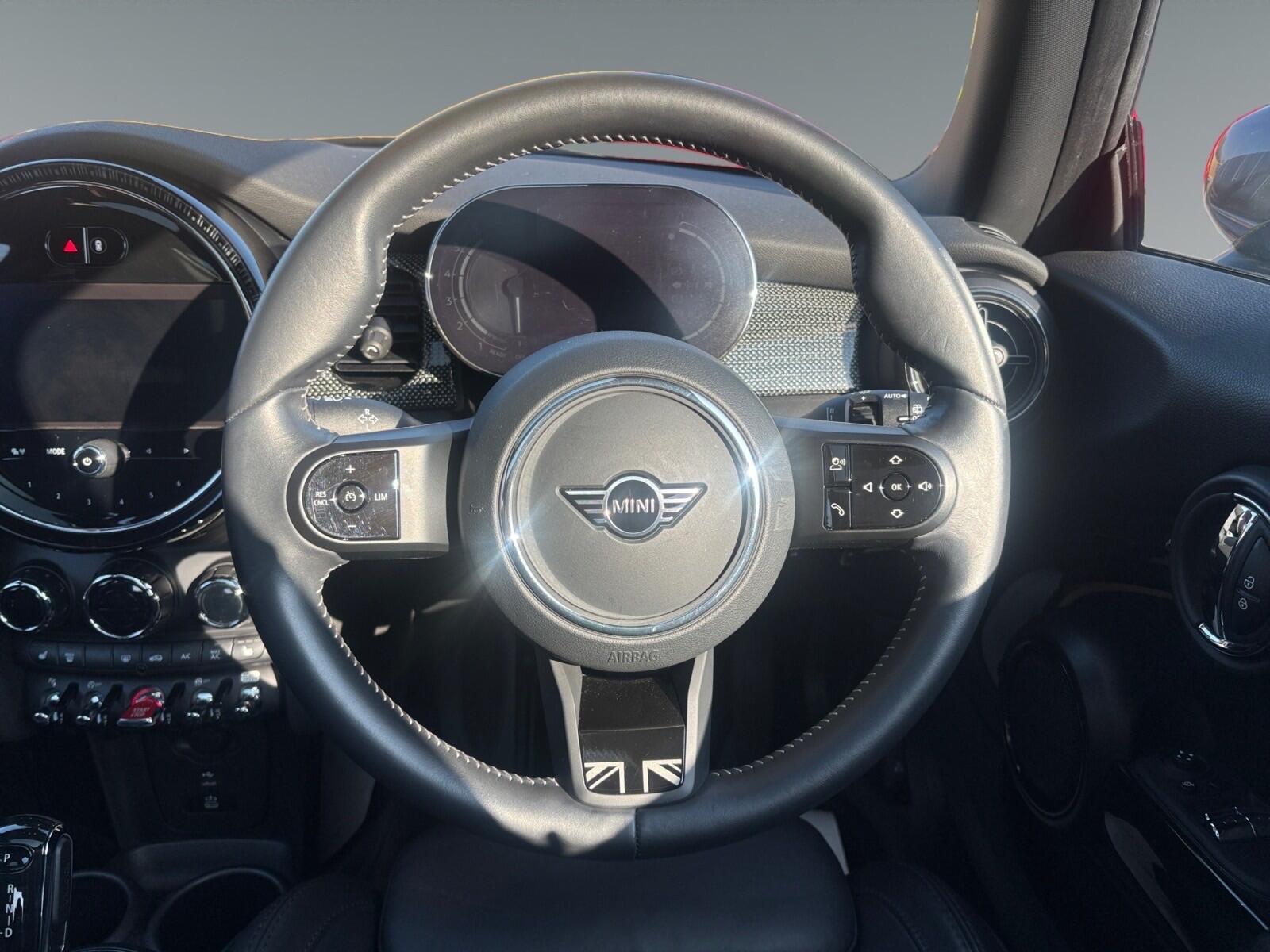 2023 MINI Hatch 1.5 Cooper Exclusive Steptronic Euro 6 (s/s) 3dr