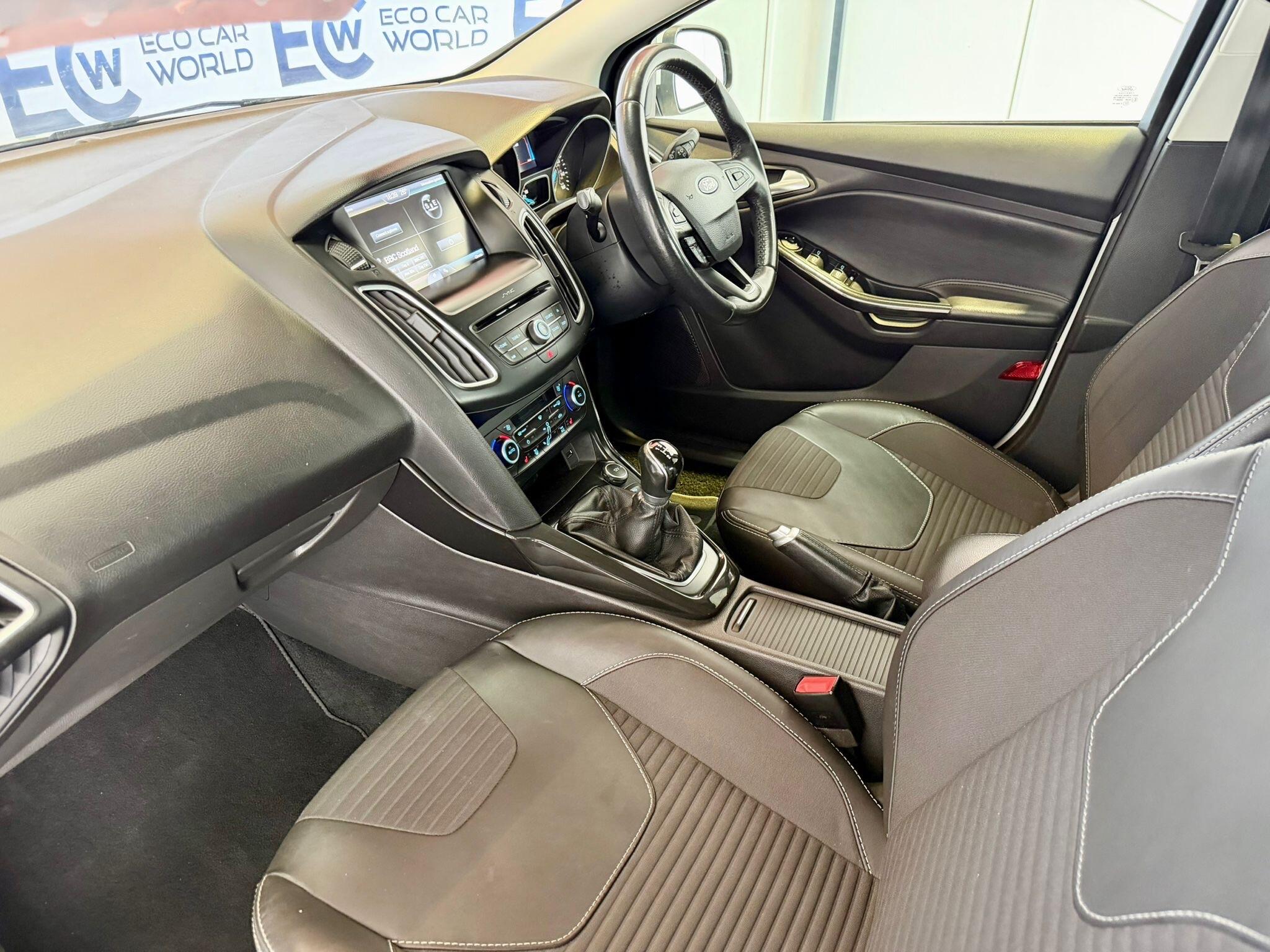 Ford Focus - photo 17