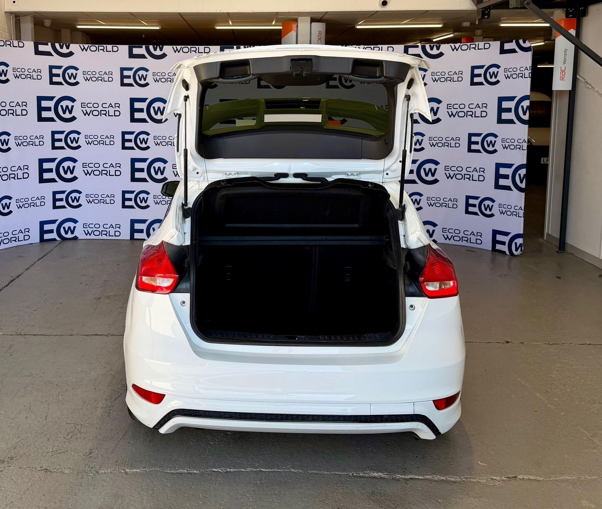 Ford Focus - photo 11