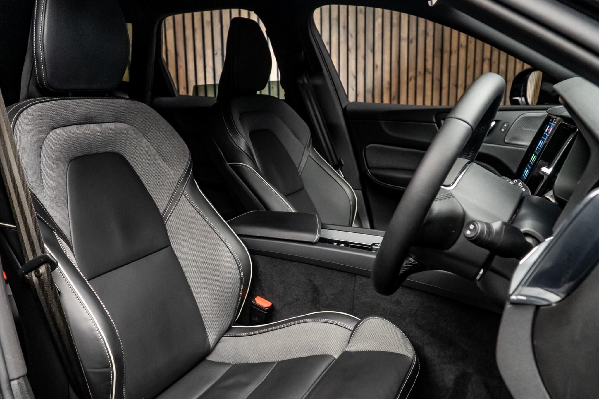 2025 VOLVO XC60 2.0 B5 MHEV Plus Black Edition Auto AWD Euro 6 (s/s) 5dr 2