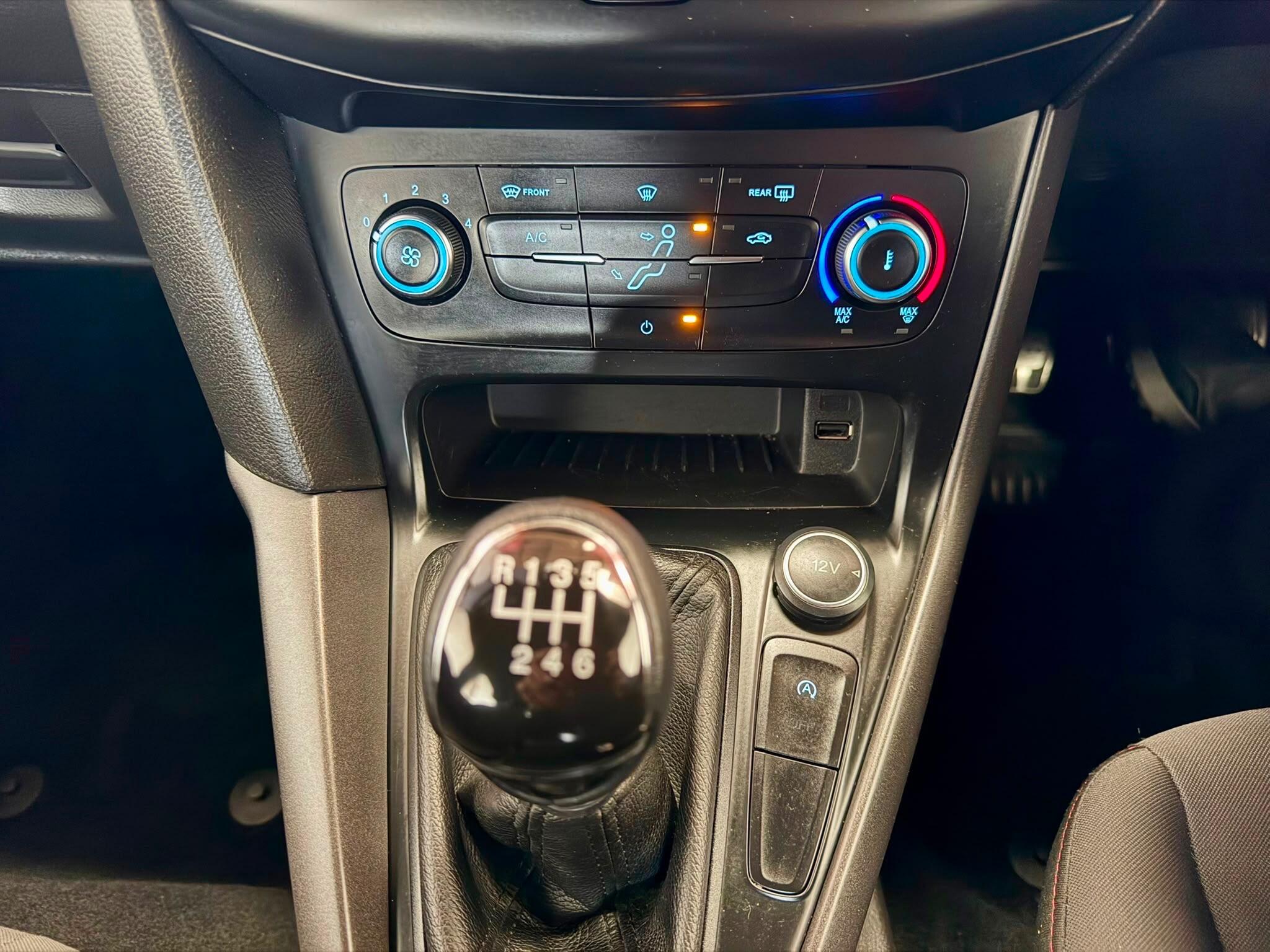 Ford Focus - photo 23