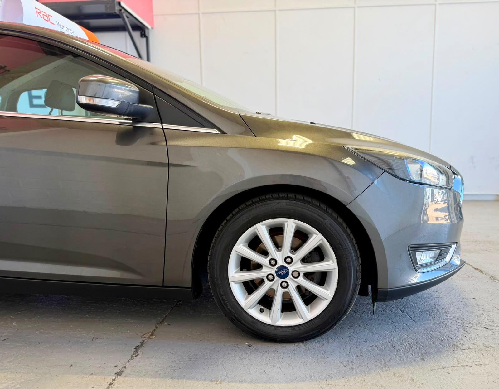 Ford Focus - photo 15