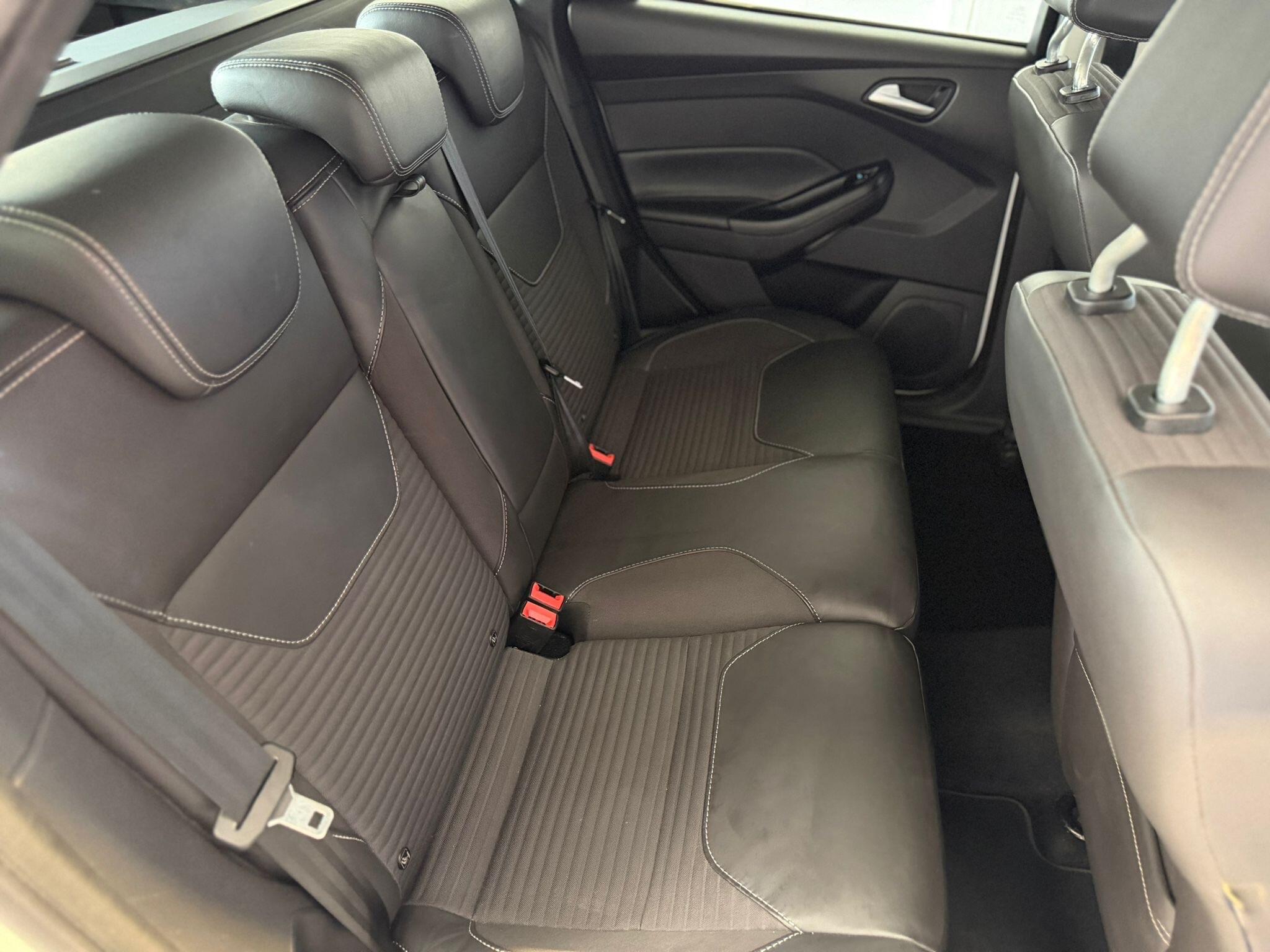 Ford Focus - photo 19