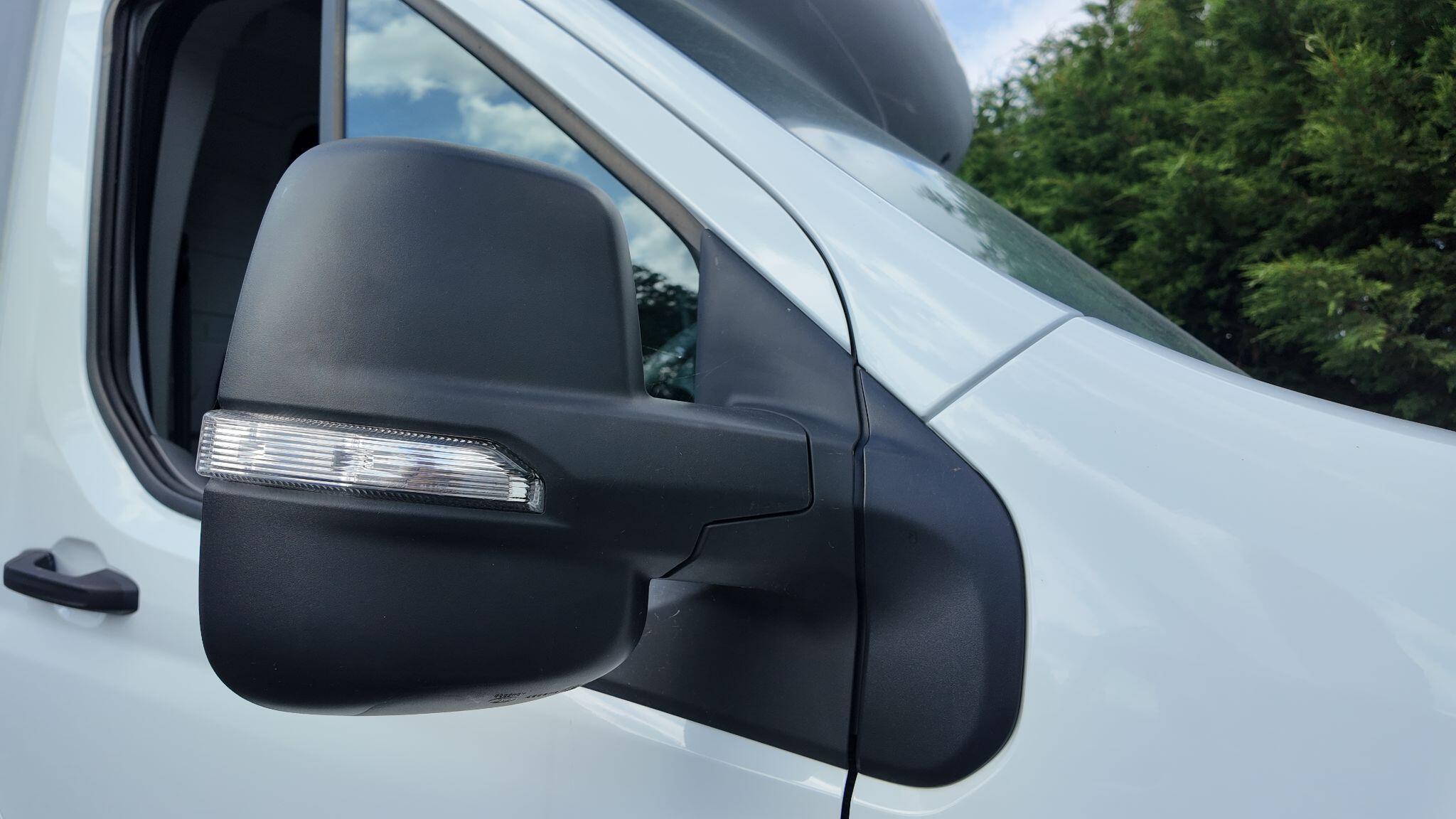 MAXUS Deliver 9 2.0l 150ps L3 Diesel RWD 4.15m Curtain