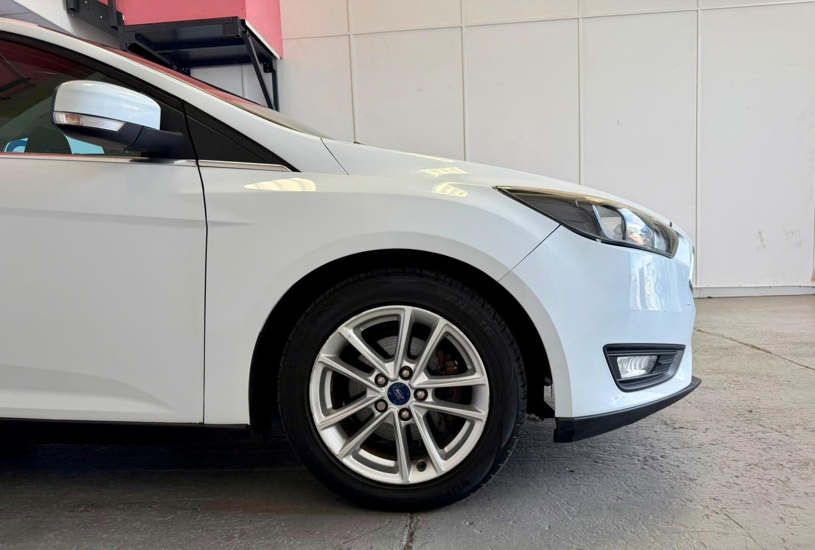 Ford Focus - photo 14