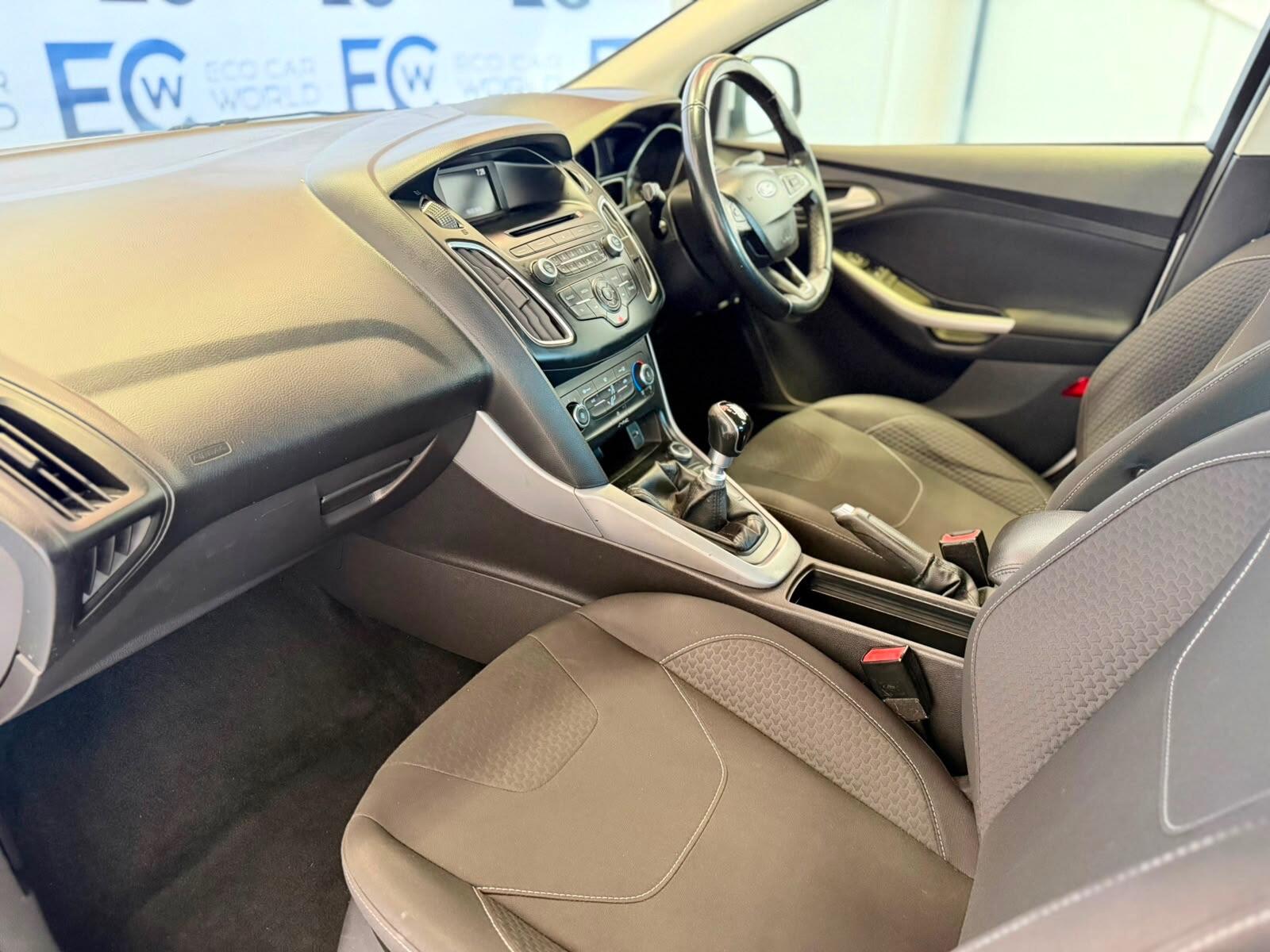 Ford Focus - photo 17