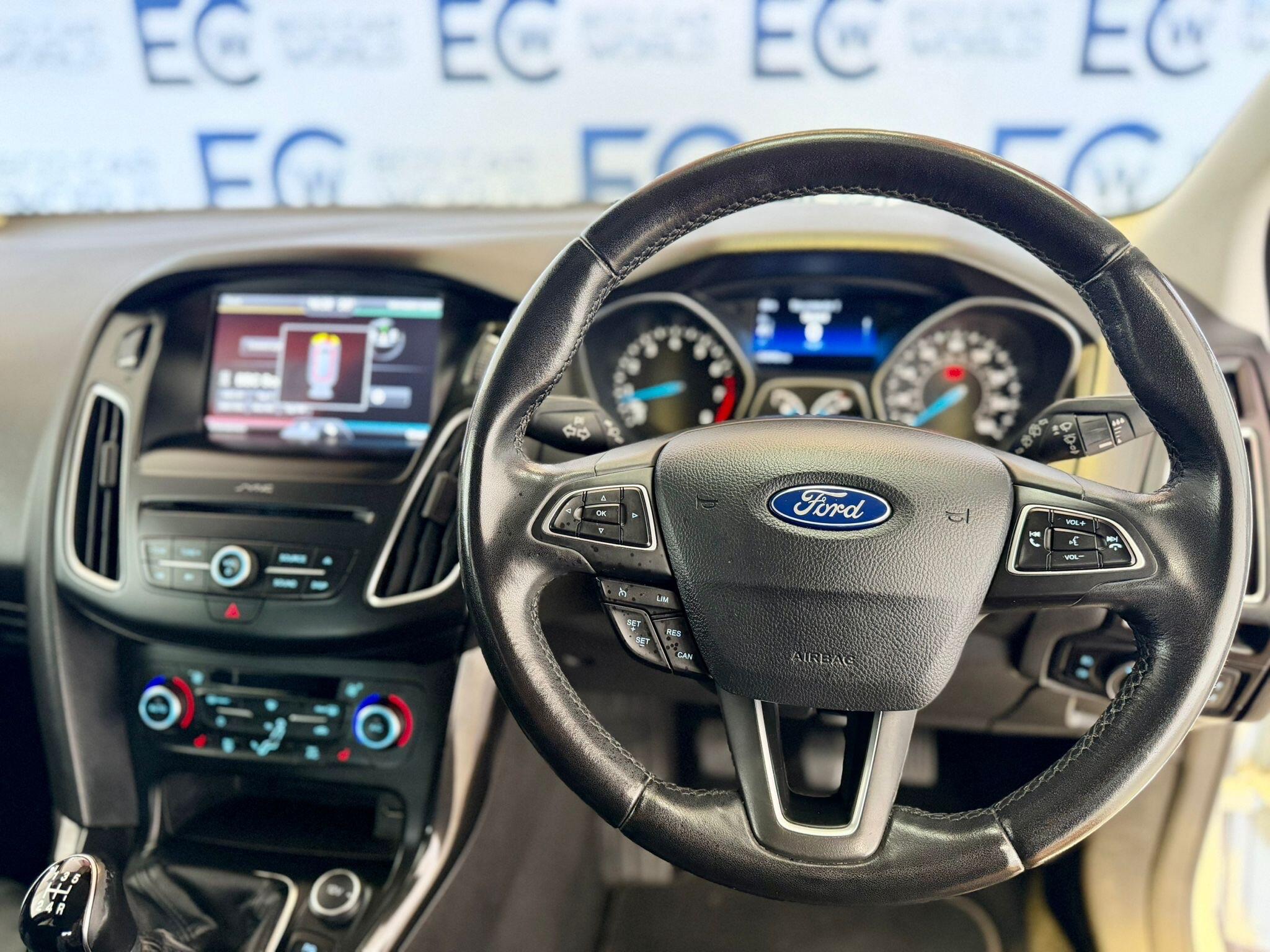 Ford Focus - photo 27