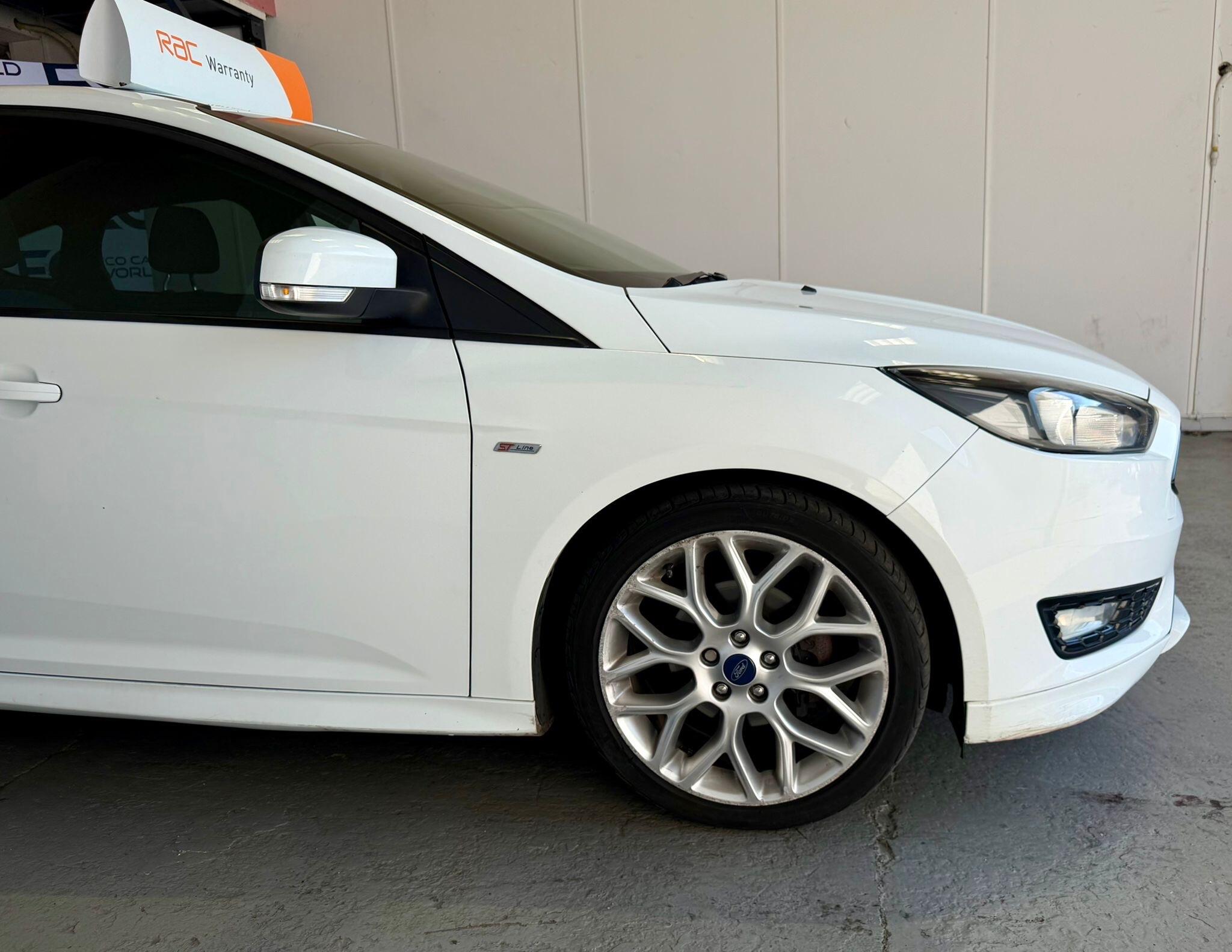 Ford Focus - photo 17