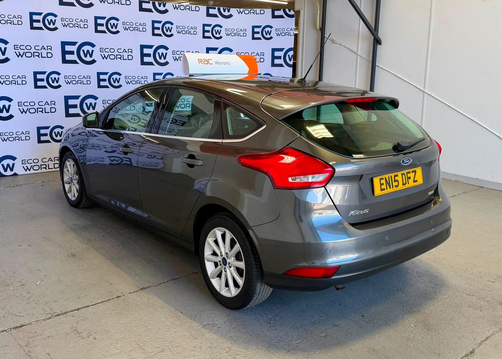 Ford Focus - photo 10