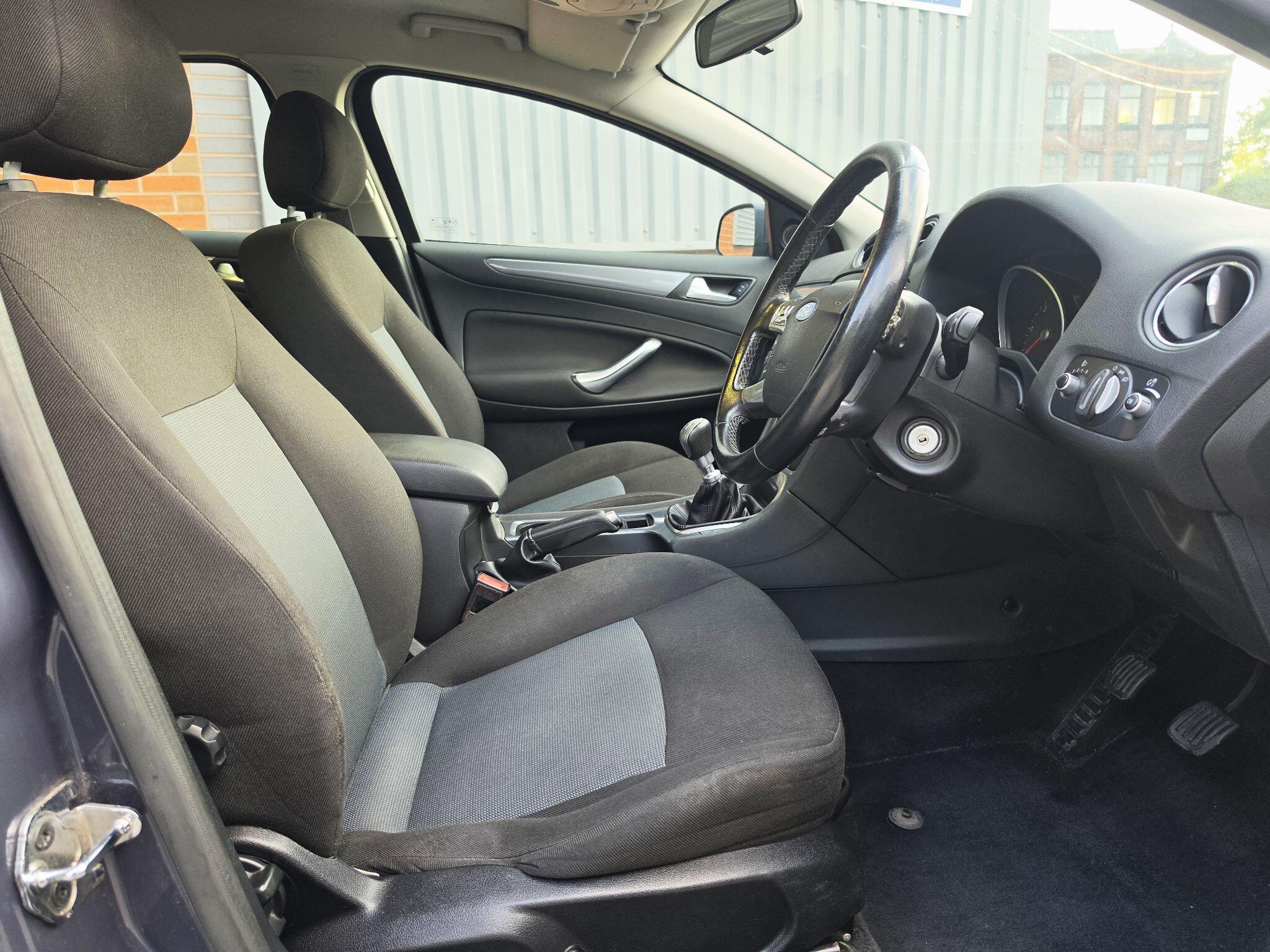 2013 Ford Mondeo 1.6 TDCi ECOnetic Edge Euro 5 (s/s) 5dr