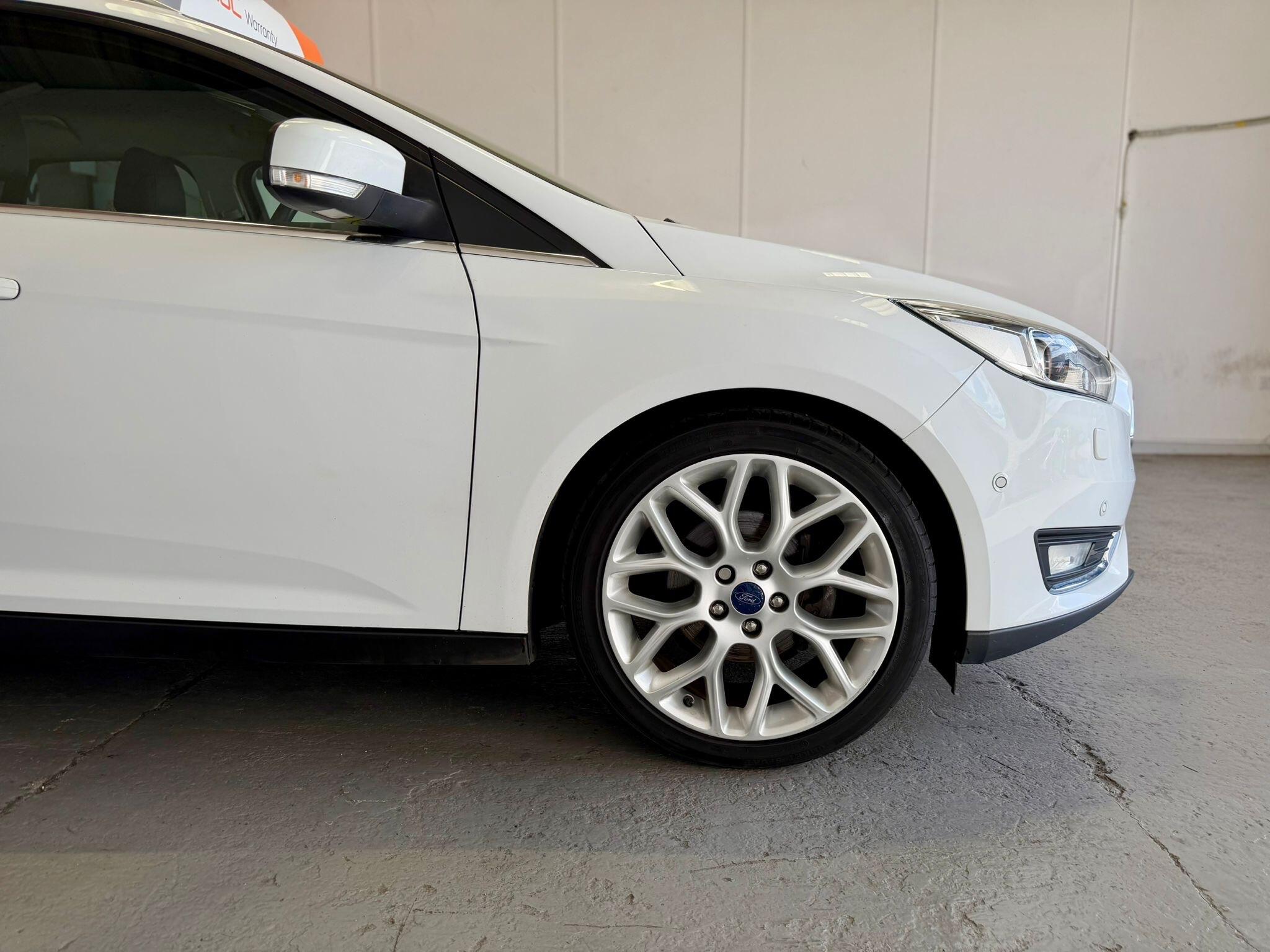 Ford Focus - photo 12