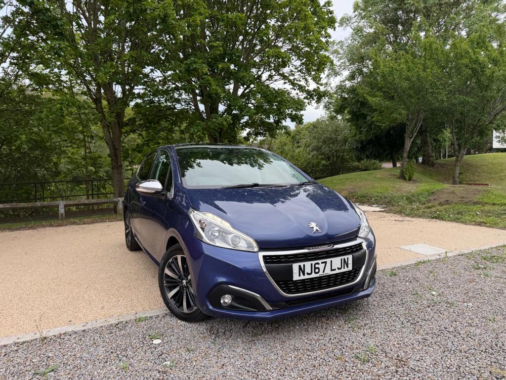 Peugeot 208 - photo 1