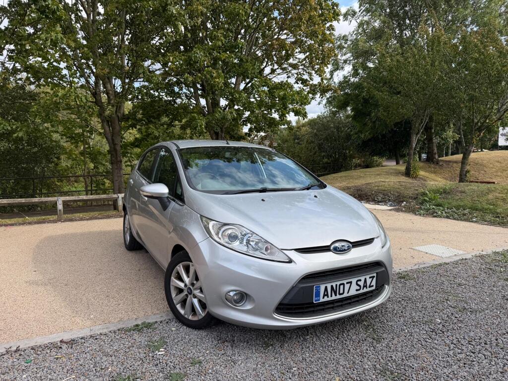 Ford Fiesta - photo 1