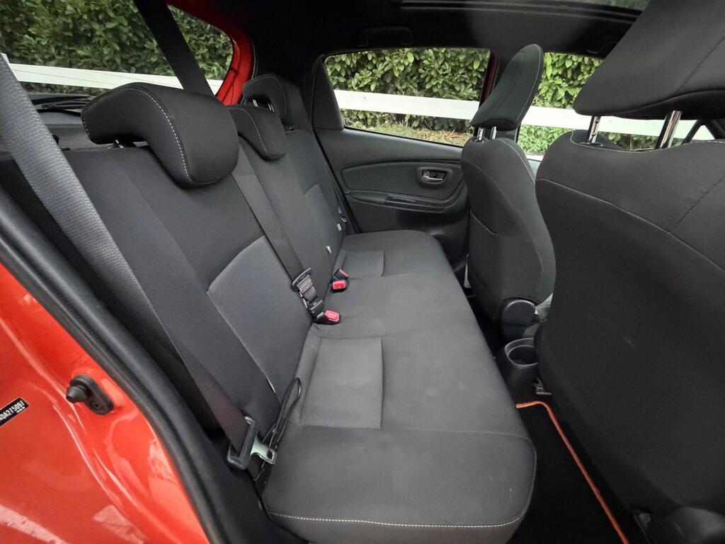 Toyota Yaris 1.5 VVT-h Orange Edition E-CVT Euro 6 5dr thumbnail 25