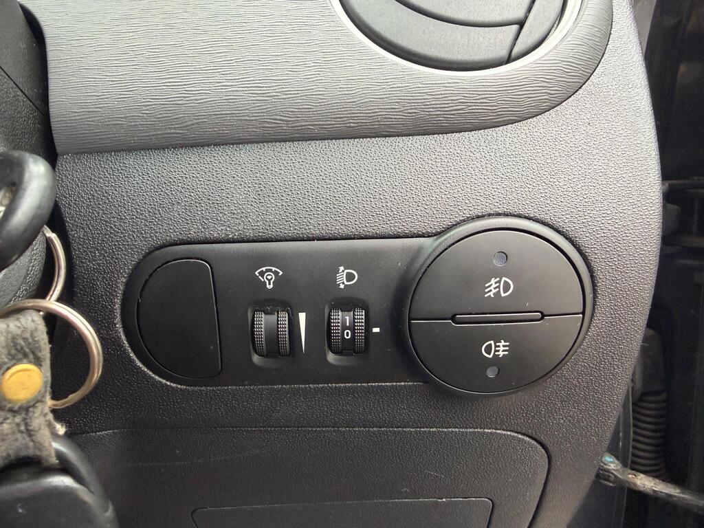 2012 Hyundai i10 thumbnail 24