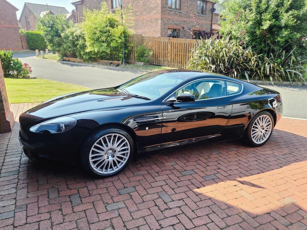 Aston Martin DB9