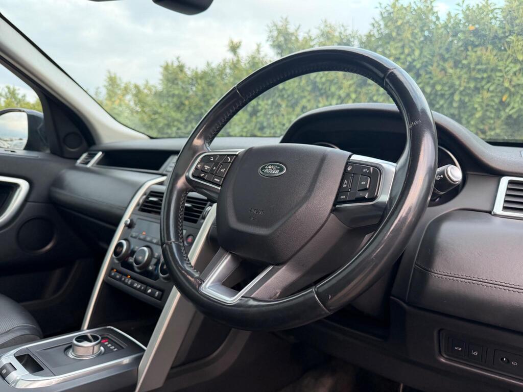 2016 Land Rover Discovery Sport thumbnail 32