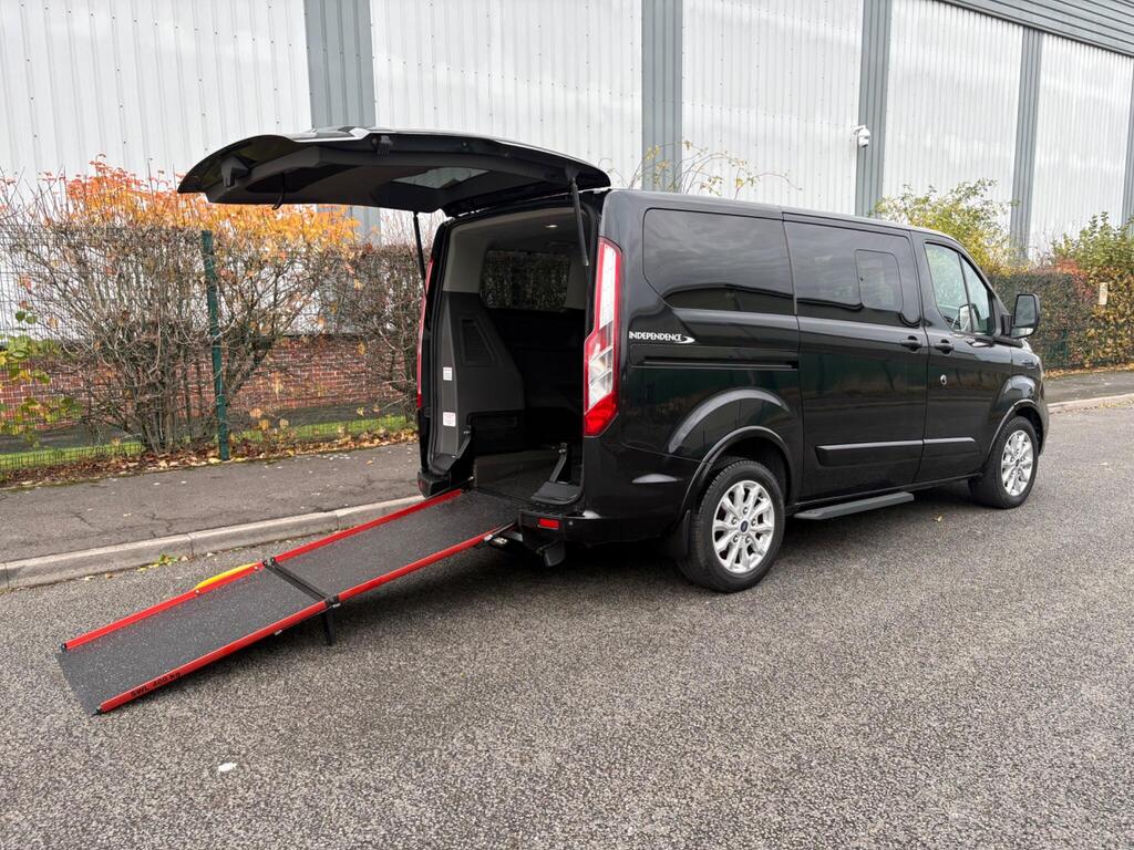Ford Tourneo Custom Minibus 2.0 320 EcoBlue Titanium Auto L1 Euro 6 (s/s) 5dr