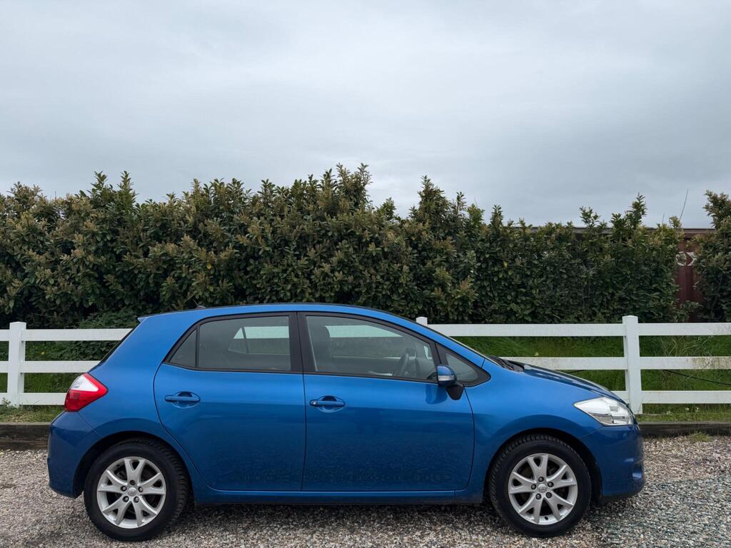 2012 Toyota Auris thumbnail 14