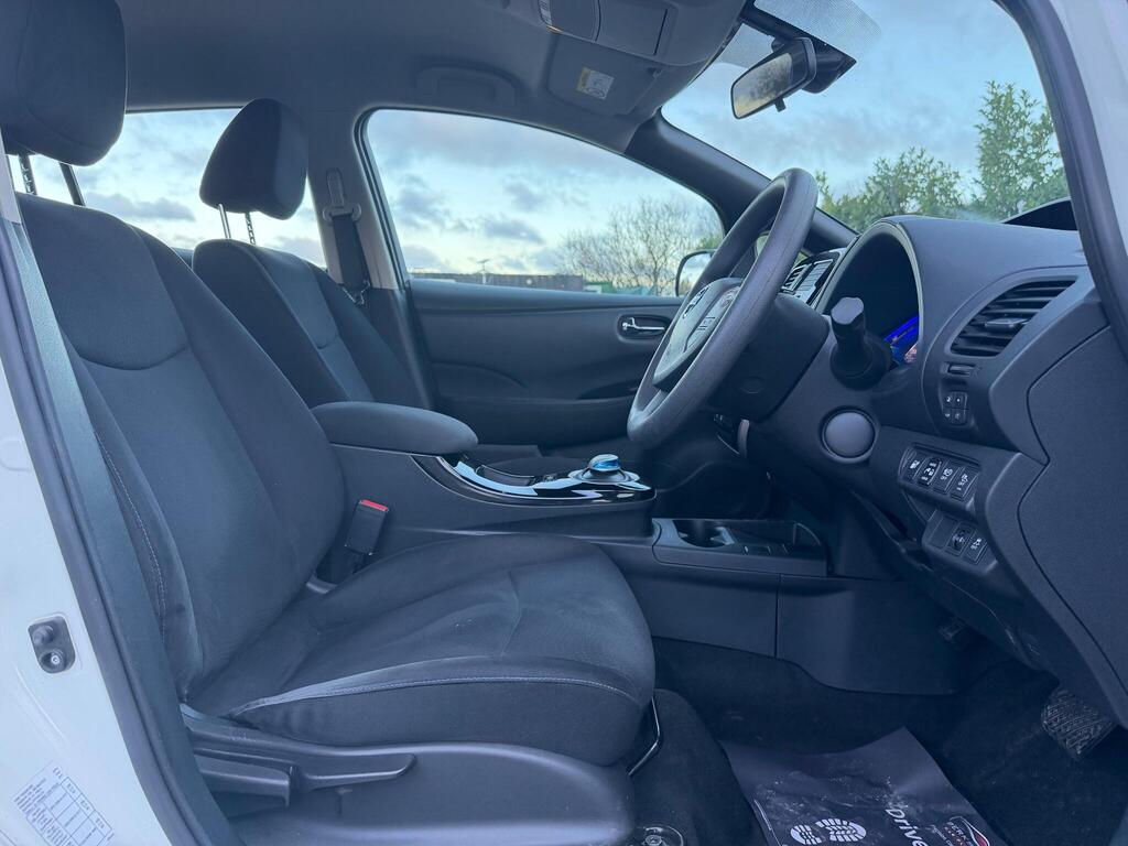 2017 Nissan Leaf thumbnail 15