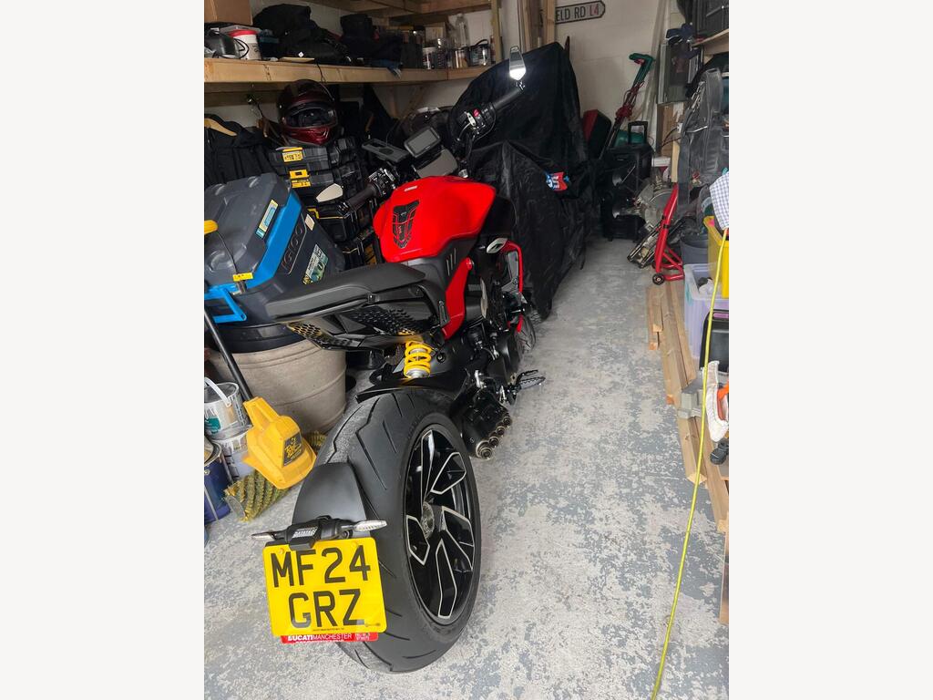 Ducati Diavel V4