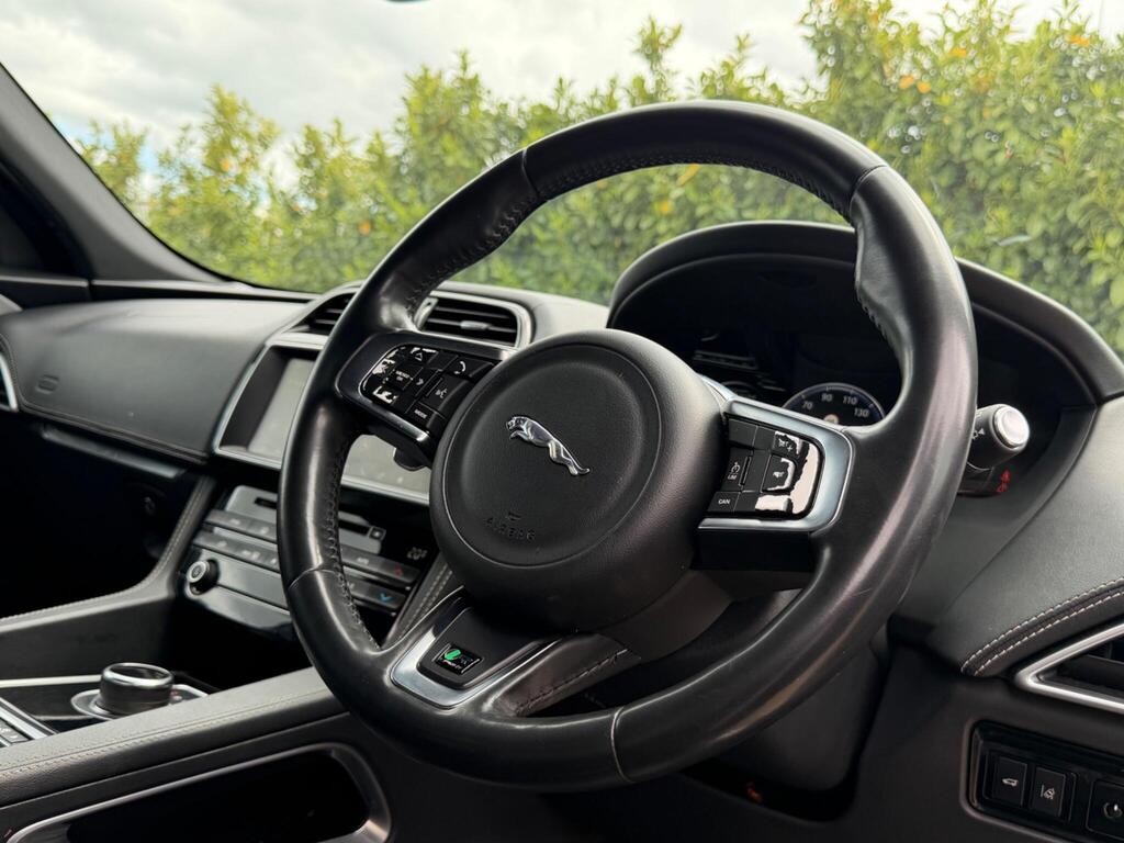 2017 Jaguar F-PACE thumbnail 39
