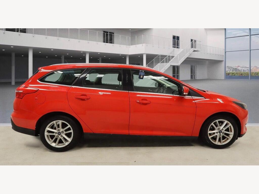 2015 Ford Focus thumbnail 5