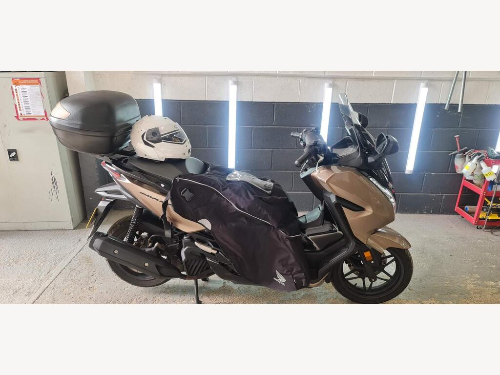 Honda Forza 125