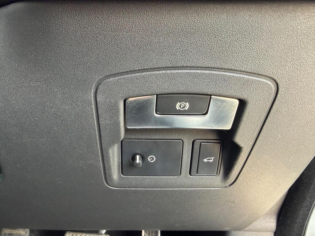 2017 Land Rover Range Rover Velar thumbnail 33