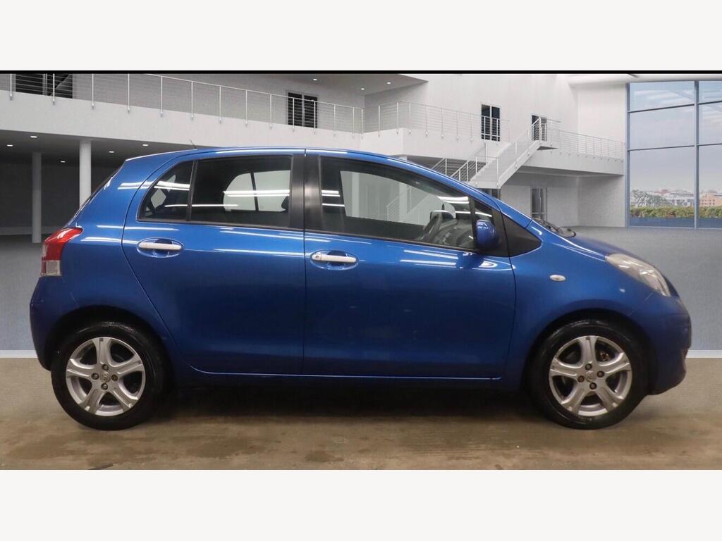 2010 Toyota Yaris thumbnail 5