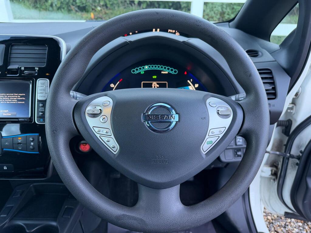 2017 Nissan Leaf thumbnail 26