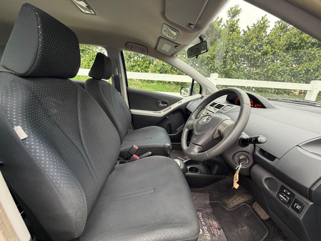 2010 Toyota Yaris thumbnail 22