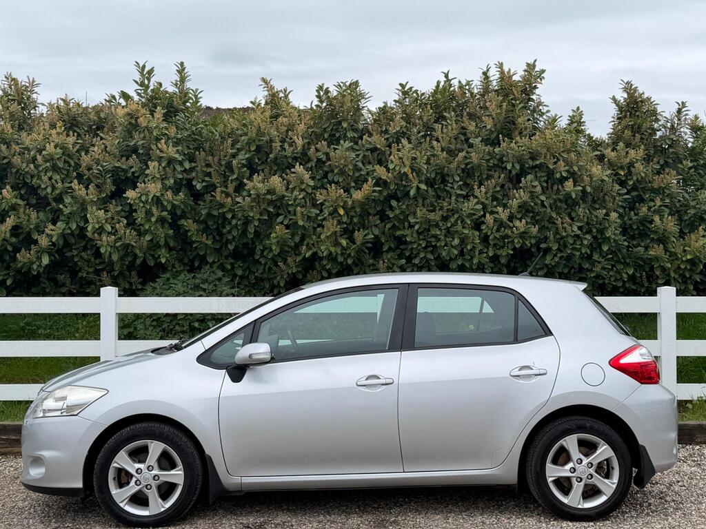 2010 Toyota Auris thumbnail 10