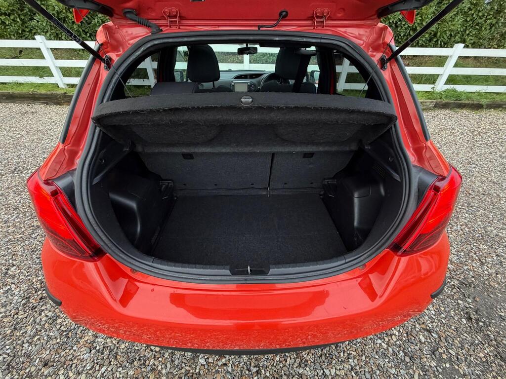 Toyota Yaris 1.5 VVT-h Orange Edition E-CVT Euro 6 5dr thumbnail 31